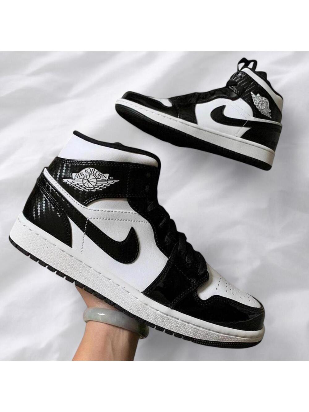 Nike Air Jordan 1 Mid black & white